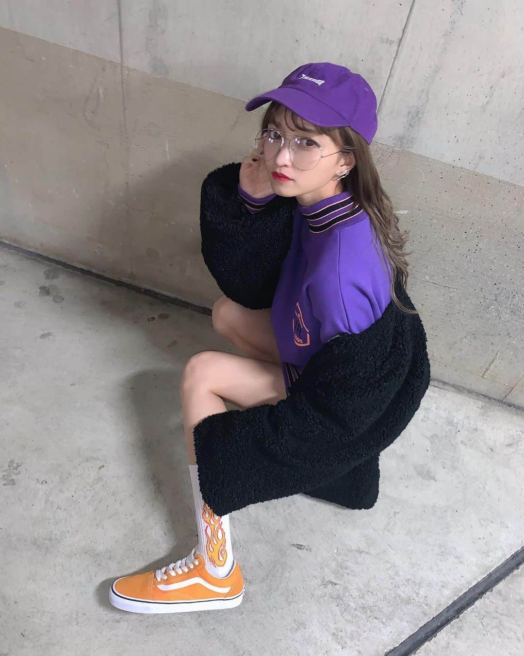 のインスタグラム：「﻿ ﻿ ︎︎︎︎︎︎再入荷した ✔GIRプルオーバー (¥7,000 税込)﻿ ﻿ メンズのフリーサイズです ◎﻿ ﻿ ﻿ ﻿ 男性の方でもオーバーサイズに着れるので、﻿ 女の子は身長が低い方ならワンピースっぽく﻿ 着れるくらいの余裕があると思います~~~(^^)﻿ ﻿ ﻿ ﻿ 写真撮ってくれた新谷のおまゆさんが﻿ すごい欲しがってくれておりました(^^)(笑)﻿ ﻿ ﻿ ﻿ 📸 @mayu_pimms ﻿ ﻿ ﻿ ﻿ ﻿ ﻿ #郡司服 #JayneK #vans #thrasher  #郡司英里沙 #pimms #ピムス #ぴむす﻿ #ストリート系女子﻿ #ストリートファッション﻿ #japaneseidol #idol #model #selfie ﻿ #kawaii #instagood #followme #me﻿ #팔로우 #셀피 #셀스타그램 #멋스타그램 #코디」