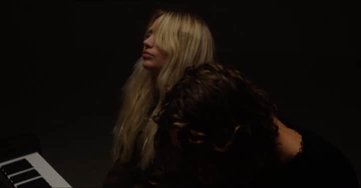 ケイリン・ルッソのインスタグラム：「Holiday heartbreak 💔 love no more @codylovaas ft me」