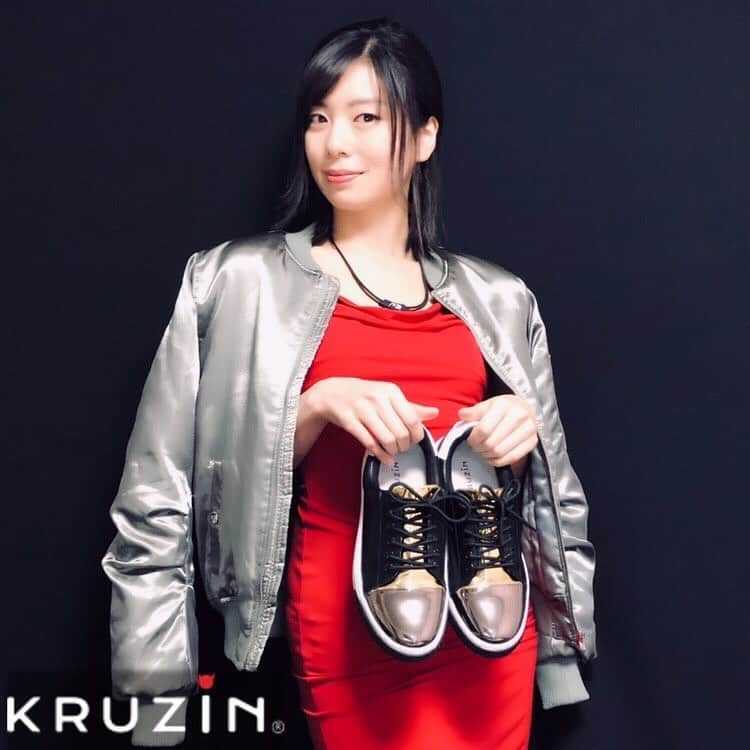 田渕亜季さんのインスタグラム写真 - (田渕亜季Instagram)「、 The video is on tiktok @KRUZINFootwear ⬅︎😈🔥 、 Would appreciate if you could share my instagram with the people all over the world 、 、 、  #teamtarget #axf  #targetdarts  #prodarts #darts  #photography #instagood #igers #instadaily #me #followme #swag  #alessandragold #Kruzin #kruzinjapan  @kruzintaiwan  @kruzin_arabia @kruzineurope @kruzinjapan」12月19日 12時06分 - akitabuchi.official