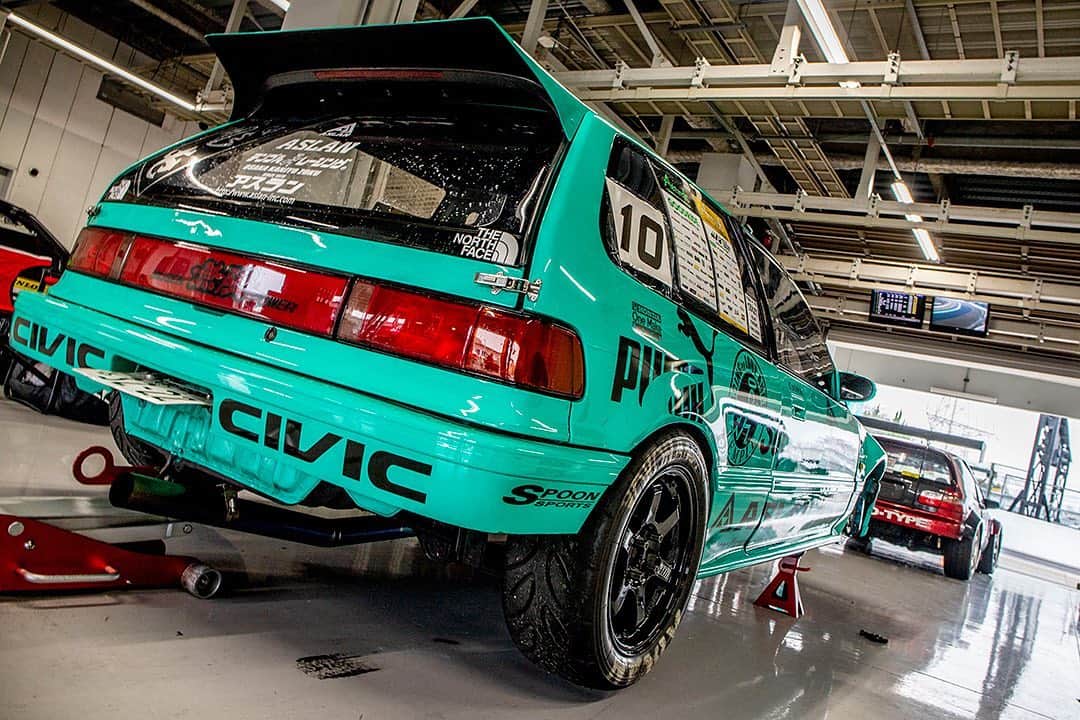 のインスタグラム：「_ ASLAN Honda K-Swapped EF9 CIVIC _ _ Shot on Dec-17 2019 "SUZUKA CIRCUIT TIME ATTACK" organized by @aslan_inc_japan at Suzuka International Circuit _ owner: @ef.ek.200124 photo: @mistbahn _ JP) 2019年12月17日、鈴鹿サーキット国際レーシングコース(鈴鹿フルコース)で開催されたアスランさん( @aslan_inc_japan )主催の「SUZUKA CIRCUIT TIME ATTACK」にて撮影。 _ _ #suzukacircuittimeattack #scta #aslan #アスラン #aslan_inc_japan #suzukacircuit #suzukainternationalcircuit #鈴鹿サーキット #civic #hondacivic #ホンダシビック #シビック #ef9 #ef #efcivic #k20 #k20a #kswapped #kseries #kswap #kanjo #kanjozoku #templeracing #テンプルレーシング #ctac #tuningcartimeattack #timeattack #timeattackjapan #te37 #hondasontrack」