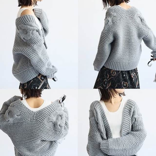 トライセクトさんのインスタグラム写真 - (トライセクトInstagram)「【journalstandard relume】 🧶 Pick up item “ knit cardigan ”🧶﻿ ﻿ 冬の主役のニットだからこそ、そろえたいバリエーション。今から買い足すならカーディガンがおすすめ☺︎﻿ ﻿ プルオーバーとしてはもちろん、Tシャツとレイヤードしたり、肩から掛けたりと、コーディネートに幅を与えてくれる頼れる1着です💞﻿ ﻿ ロングシーズン取り入れることができるアイテムだからこそ今の時期にgetして✔︎﻿ ﻿ ﻿ Tao to check item...📝﻿ ﻿ ﻿ #knit﻿ #knitcardigan﻿ #cardigan #khaki #skirt #pullover #beige #shoes  #oversizeknit﻿ #fahion﻿ #bag #relumeladys﻿ #fur #journalstandardrelume﻿ #baycrews﻿」12月19日 12時28分 - baycrews