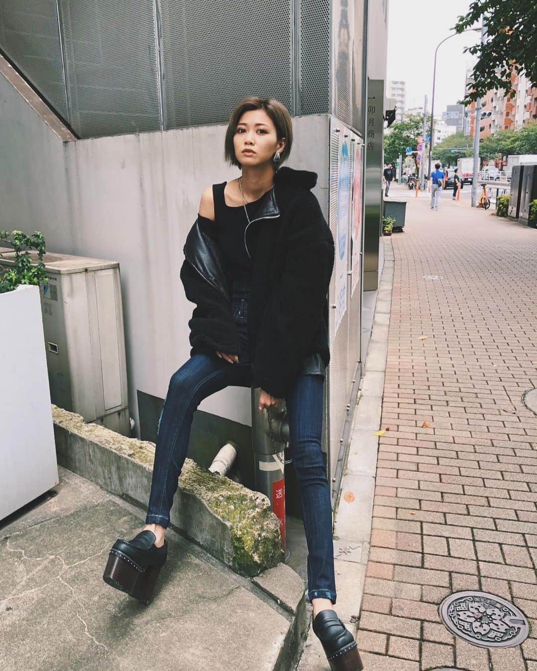kazuki youdaのインスタグラム：「_  今月1待っていたボアライダース🖤 このサイズ感よき🙆‍♀️🙆‍♀️ 今年なんこアウター買ったのだろうて くらいアウター買ったからもう満足☺️ _  @emoda_official  @emoda_snap  #EMODA」