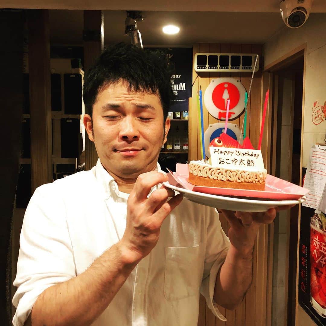 おかゆ太郎のインスタグラム：「ライブの後、後輩たちに誕生日を祝っていただきました」
