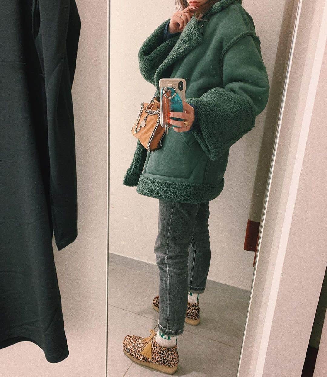 sayocoのインスタグラム：「足元可愛い🐆♥️ そして最近毎日ブロッコリー着てる🥦 #clarksoriginals#jouetie#levis501skinny#stellamccartney」