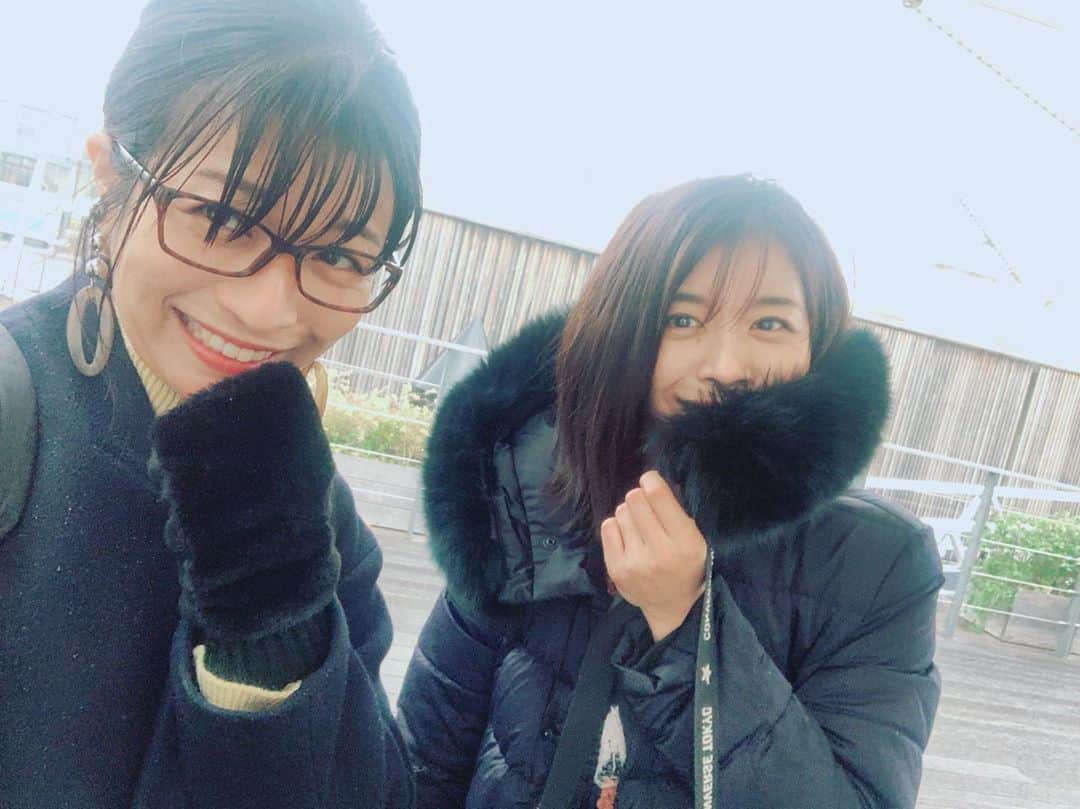 三倉茉奈さんのインスタグラム写真 - (三倉茉奈Instagram)「今日は寒い！防寒双子。 風邪引かないように気をつけましょう！ #ふたご #twins @kana_mikura0223」12月19日 13時57分 - mana_mikura_official