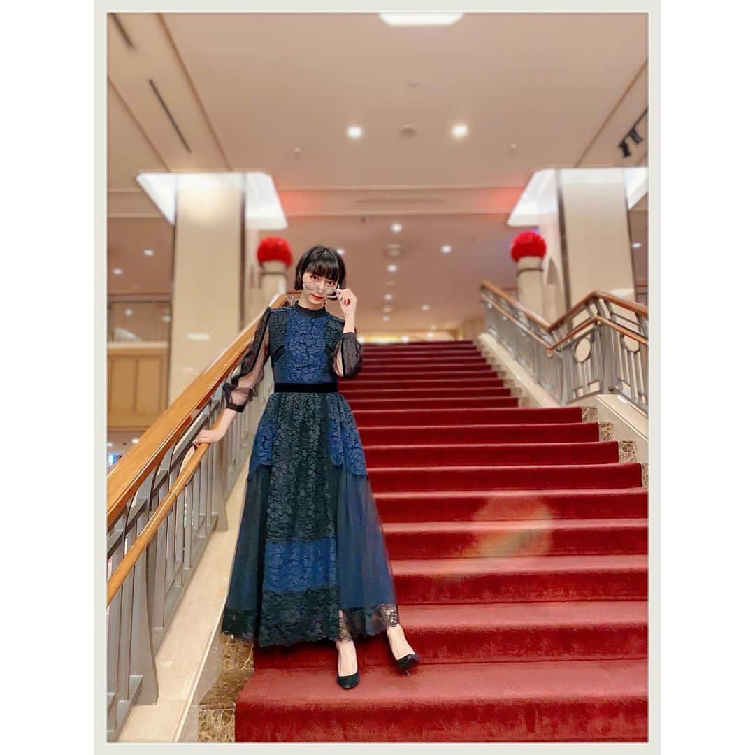のインスタグラム：「2019.12.19 iPhone11proの画質が凄い…！ 👗#riekainouegn 👠#NUMBERTWENTYONE 🕶#gucci  #着飾る愉しみ#観劇コーデ#観劇 #fashion #ootd #tokyo#japan#東京」
