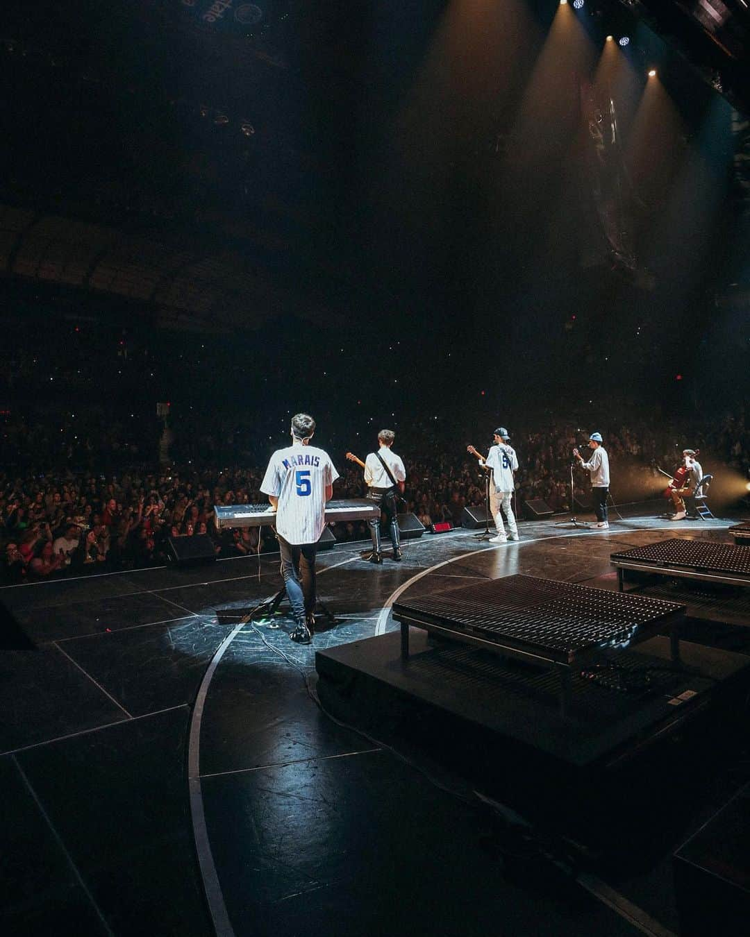 Jonahmaraisさんのインスタグラム写真 - (JonahmaraisInstagram)「‪DAMN chicago, you guys showed up tonight!!! i love this city so much!!!‬」12月19日 14時55分 - jonahmarais