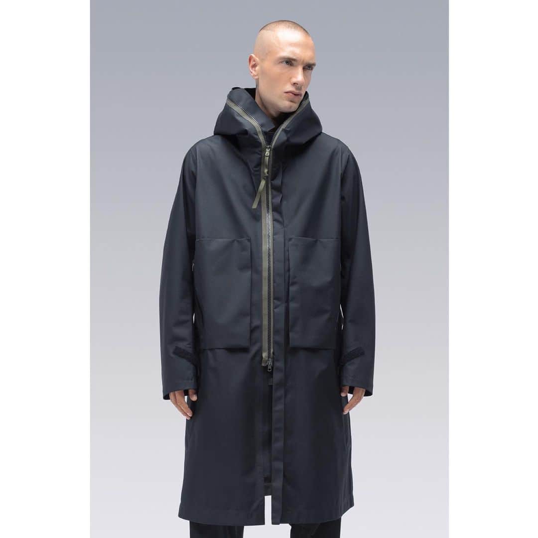 UNITED ARROWS & SONSさんのインスタグラム写真 - (UNITED ARROWS & SONSInstagram)「【 Recommend 】 < ACRONYM®︎ > J61-GTV now in store. #unitedarrowsandsons  #unitedarrows #harajuku  #acronym」12月19日 15時04分 - unitedarrowsandsons