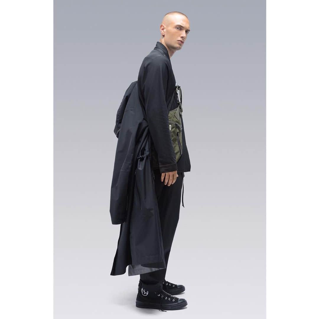UNITED ARROWS & SONSさんのインスタグラム写真 - (UNITED ARROWS & SONSInstagram)「【 Recommend 】 < ACRONYM®︎ > J61-GTV now in store. #unitedarrowsandsons  #unitedarrows #harajuku  #acronym」12月19日 15時04分 - unitedarrowsandsons