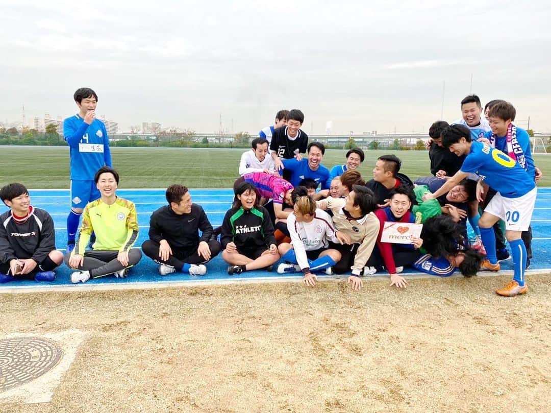 辻井亮平さんのインスタグラム写真 - (辻井亮平Instagram)「久々に大阪メンバーとサッカーしたぞぇ！よく走り！よく笑いました！  #蹴り納め #山さん」12月19日 15時51分 - aironhed_tsujii