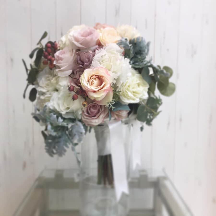 横浜ディスプレイミュージアムのインスタグラム：「❁❀✿✾ お好きなお花を組み合わせて💐 ウェディングブーケやブートニアを手づくりする方が年々増えています👰💍✨ 春先は可愛らしい色合いのお花や資材が並びますので、ぜひお店でご覧くださいませ❁❀✿✾ ・ #横浜ディスプレイミュージアム #株式会社ポピー #横浜 #ディスプレイ#アーティフィシャルフラワー #フラワーアレンジメント #フラワーデザイン #インテリア雑貨 #インテリア#インテリアコーディネート#スタイリスト#装飾#デコレーション #花のある暮らし #花好きな人と繋がりたい #display #yokohama #flowerarrangement #interiordesign #artficialflower #flowerstagram  #プレ花嫁 #プレ花嫁さんと繋がりたい #プレ花嫁準備 #ウェディングブーケ #ブートニア」