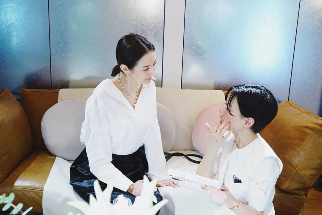 オードリー亜谷香のインスタグラム：「I’m a skin care fiend! I love learning about the newest and greatest in the skincare game! Being such a fan of their Capture Youth line, I’m really excited to try out the Captire Totale line and put it to the test. @diorskincare #カプチュールトータル」