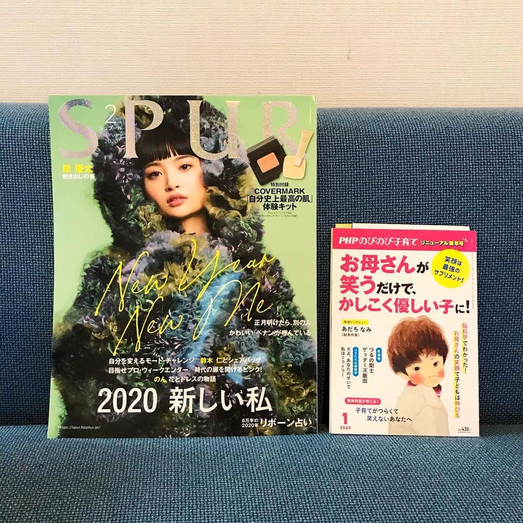 やまもとりえのインスタグラム：「今月発売の「SPUR」と「PHPのびのび子育て」に漫画描いてます。 あと、ソファ買いました。 嬉しいね〜😊」