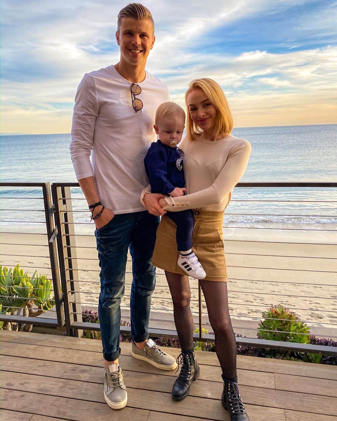 リアノン・ランゲラック（ミッチェル・ランゲラックの妻）のインスタグラム：「Santiago’s first Nobu 🍣」