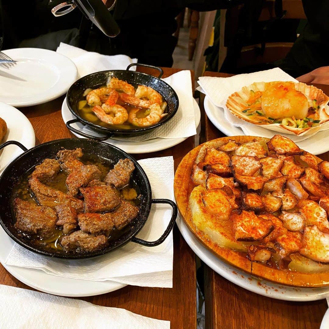 西山茉希さんのインスタグラム写真 - (西山茉希Instagram)「味覚のお土産。 本日は西山食堂inスペイン。  #🇪🇸 #市場からキッチンへ  生配信＆インスタライブ予定ありです。 m(__)m  二日目。 ぐんもです。」12月19日 16時34分 - maki.nshiyama50