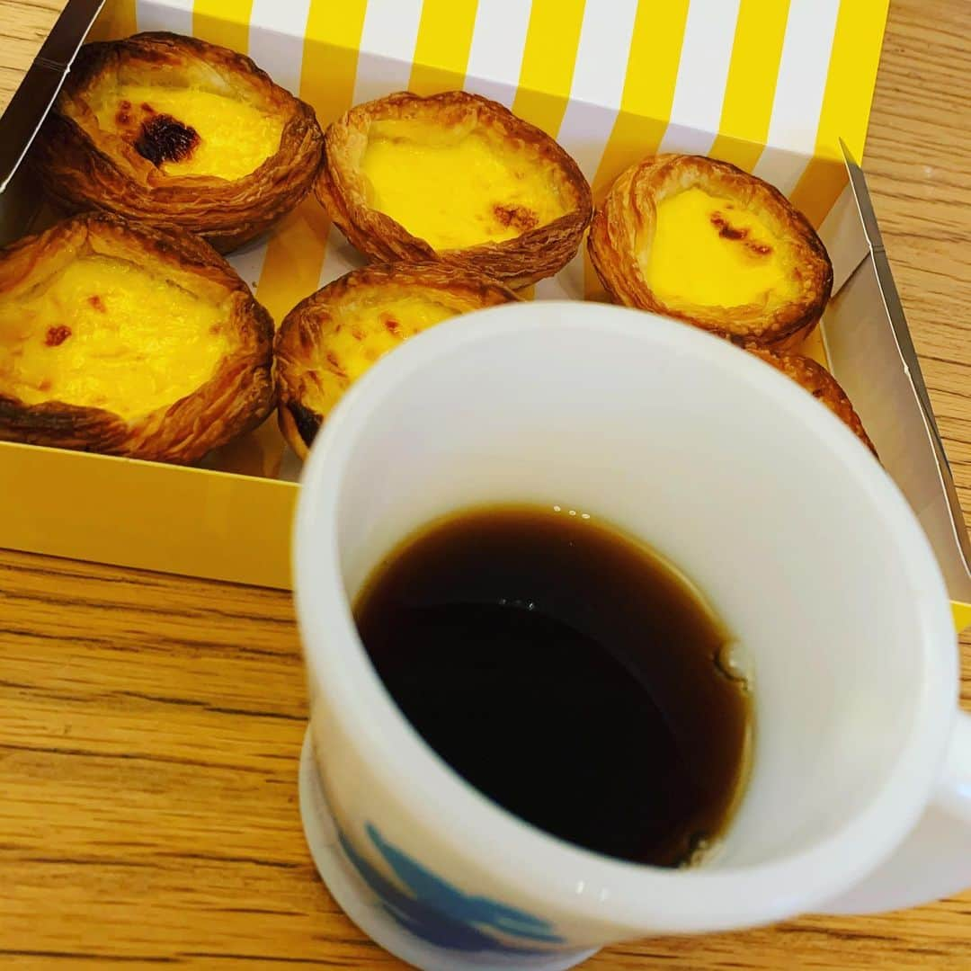 黒沢薫さんのインスタグラム写真 - (黒沢薫Instagram)「#sweets #love #coffee #eggtarts #fireking  #yummy #happy #music #soul #rb #singer #lovelife #instafood #instacoffee」12月19日 16時29分 - kaorukurosawa_lovelife