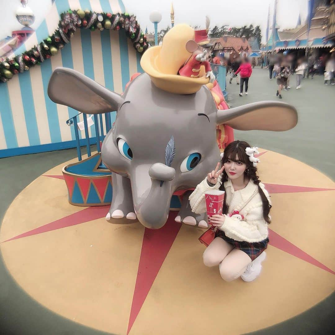 きぬさんのインスタグラム写真 - (きぬInstagram)「ダンボ🐘 #disney  #これが噂の #裏起毛 #タイツ #もはやズボン」12月19日 16時39分 - 2_5_2555