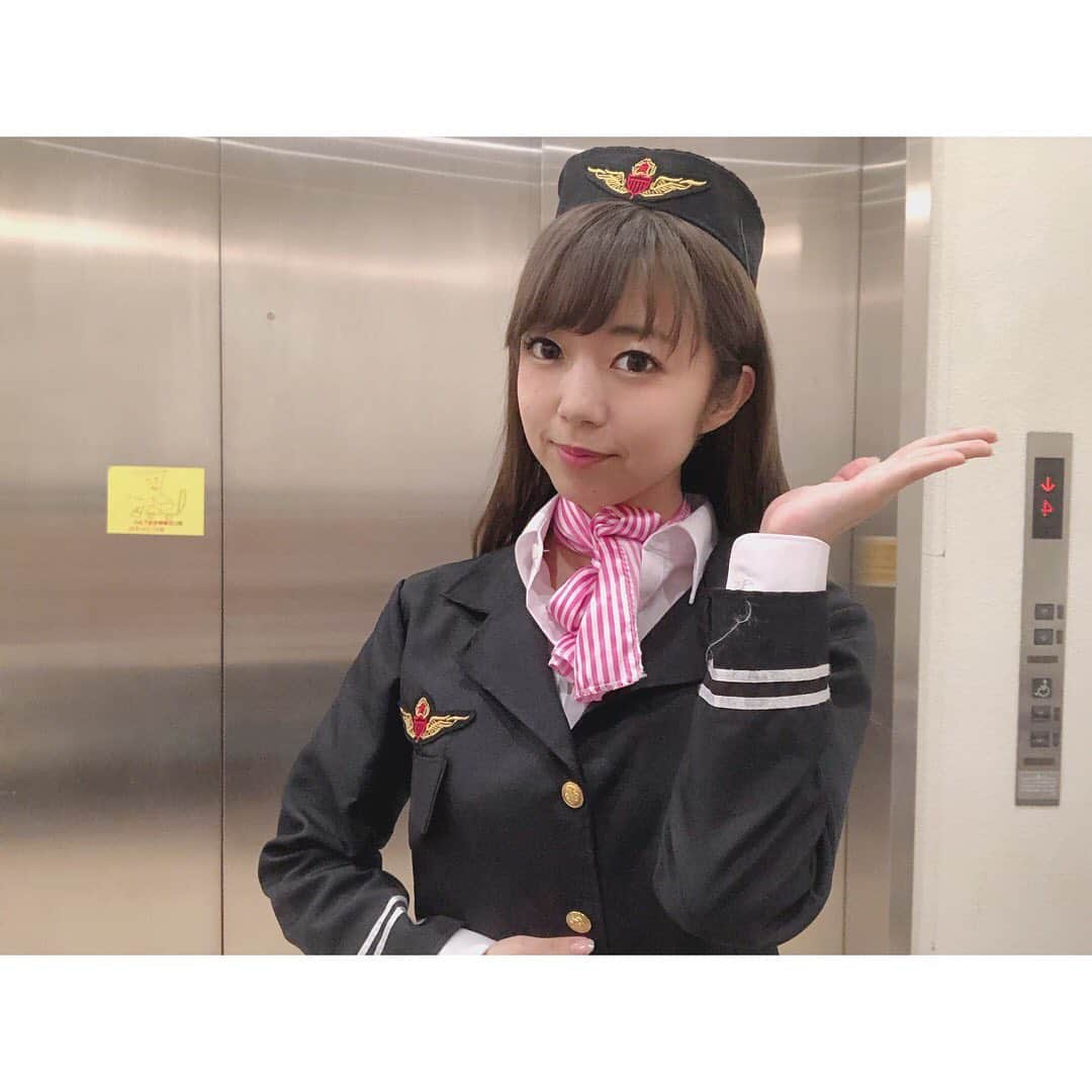 大庭彩歌さんのインスタグラム写真 - (大庭彩歌Instagram)「舞台 エアガール！ 前説でCAさんのコスプレ❤︎ ・ どうですかぁー❤︎❤︎」12月19日 16時42分 - ooba__ayaka