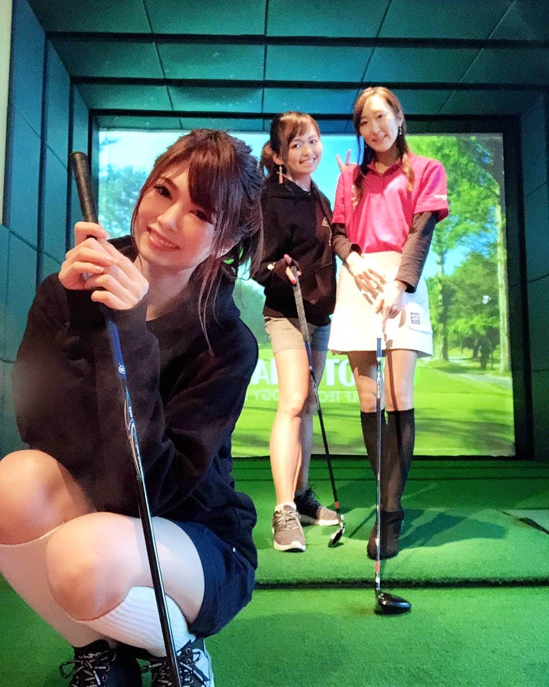 一ノ瀬奈々さんのインスタグラム写真 - (一ノ瀬奈々Instagram)「． ． ． 毎月開催されているシュミGolトーク( @golftriggerofficial )交流会イベントにインフルエンサーとして参加させていただきました！ シミュレーションは二回目でしたが、今回初心者の方も沢山いらっしゃって、経験者と2チームに分かれてレッスンができたので、嫌な緊張感もなく楽しめました！ 知重プロ( @chie_golf )ありがとうございます！ ． ． #ゴルフトリガー #シュミgolトーク #インドアゴルフ #シミュレーションゴルフ #ゴルフスクール #トリガーオート #ゴルフ #ゴルフ女子 #ゴルフコーデ #ゴルフレッスン場 #golf⛳️ #ゴルフ初心者 #フリーモデル #企業モデル #広告モデル #撮影モデル #一ノ瀬奈々 #ゴルフファッション #モデル #女子力 #モデル体型 #pr #広告 #雑誌 #photo」12月19日 16時51分 - 2008sn2010