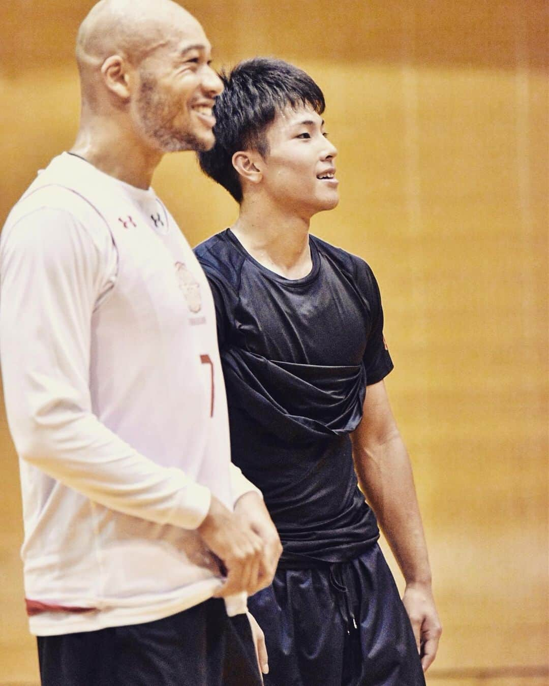 千葉ジェッツさんのインスタグラム写真 - (千葉ジェッツInstagram)「練習風景12.19📸 #chibajets #Bリーグ #千葉ジェッツ #basketball #バスケ #大倉颯太 #ラシードファラーズ #2人とも好青年 #イケメン #これは広報気合い入っちゃう #練習生 #特別指定とは違います #練習生は試合には出られません」12月19日 16時56分 - chibajets_official