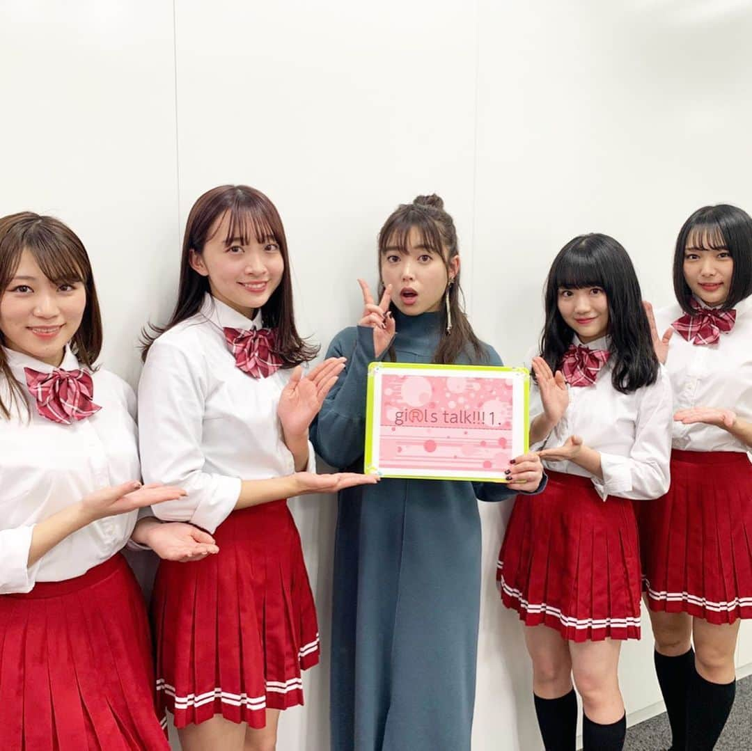 中島早貴さんのインスタグラム写真 - (中島早貴Instagram)「Rakuten LIVE g i®️l s tallk!!! 1. ゲスト様💕 - 『SUPER☆GiRLS』の渡邉幸愛さん、阿部夢梨さん、石丸千賀さん、坂林佳奈さん！ いつも楽しい時間をありがとう。 懲りずにまた遊びにきてね😂🙏🏻 #スパガ - 『群青の世界』の一宮ゆいさん、工藤みかさん、長瀬りみさん！ いい意味でまだ普通の女の子。 1周年迎えてこれからどんな活動をしていくのかもっとたのしみ☺️✨ #青セカ - #ガールズトークワン みなさまいつもご視聴ありがとーね🥰✨✨✨」12月19日 17時16分 - saki__nakajima__uf