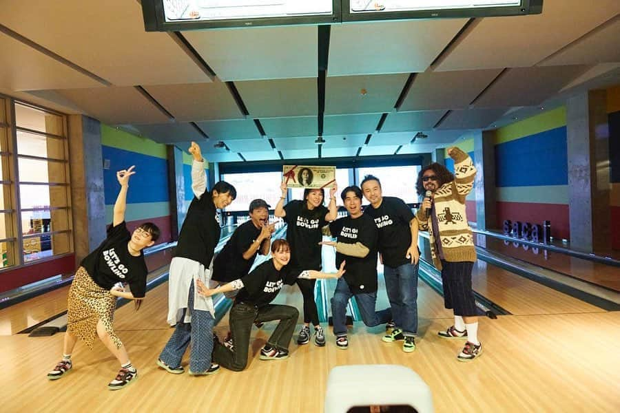 秋元梢さんのインスタグラム写真 - (秋元梢Instagram)「LET'S GO BOWLING😆🎳 食べて投げて飲んで笑って投げて喋って、、、最高に楽しかったぁ🤤💖🙏🏻🎳🍣 sacaiの皆さんいつもありうございます💙💛💙💛 #sacai #thebiglebowski #寿司DJ」12月19日 17時16分 - akimoto_kozue