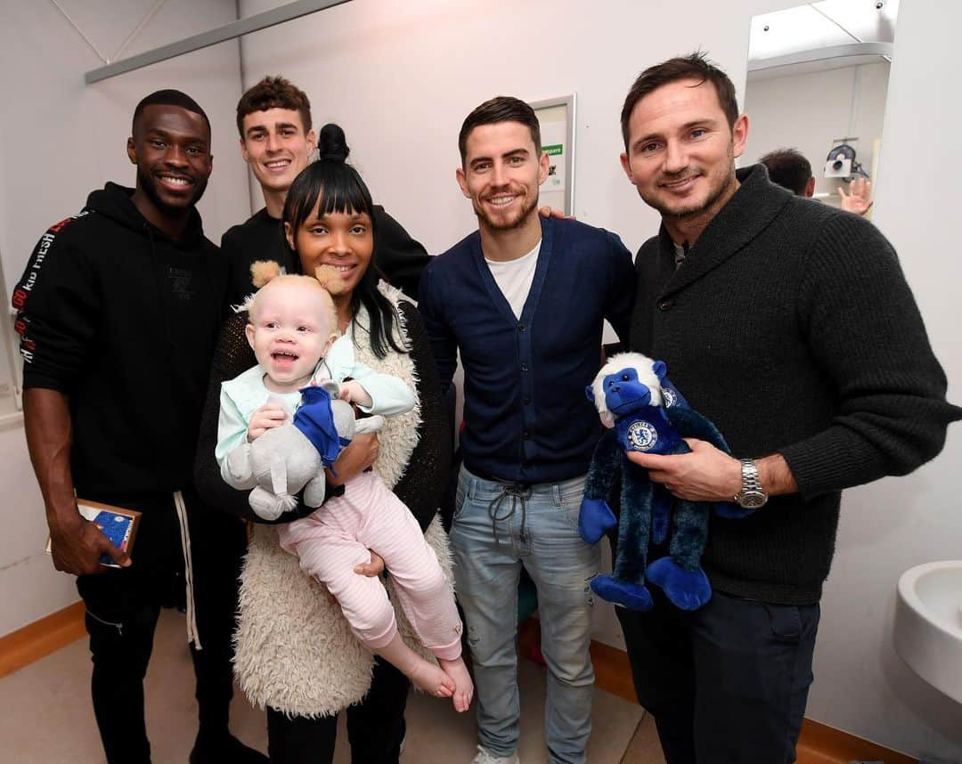 チェルシーFCさんのインスタグラム写真 - (チェルシーFCInstagram)「Spreading some Christmas love at the Chelsea and Westminster hospital! 💙 #CFC #Chelsea」12月20日 2時55分 - chelseafc