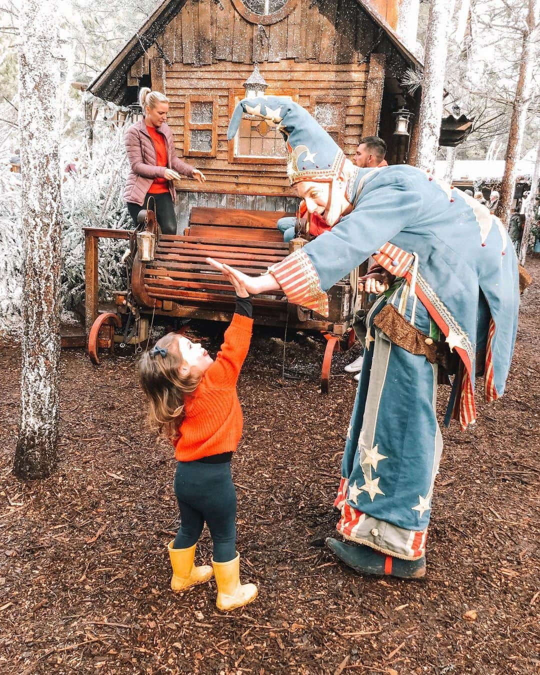 アレクサンドラ・フェルステッドさんのインスタグラム写真 - (アレクサンドラ・フェルステッドInstagram)「BEST• DAY• EVER  We were lucky enough to go to Lapland UK today for the first time ever and wow.... blown away. The attention to EVERY SINGLE detail is mind blowing & I can seriously say it was truly spectacular and impressive! Never have I been somewhere that made me feel I was actually stepping into a magical, glory piece of Christmas heaven!  So for that ... (and earning me some SERIOUS amazing Auntie points!!) .. Thank you @laplanduk. So happy I got to show India the magic - we will be back next year!! Merry Christmas 💙💫 #gifted #christmas #merrychristmas #laplanduk」12月20日 3時04分 - binkyfelstead