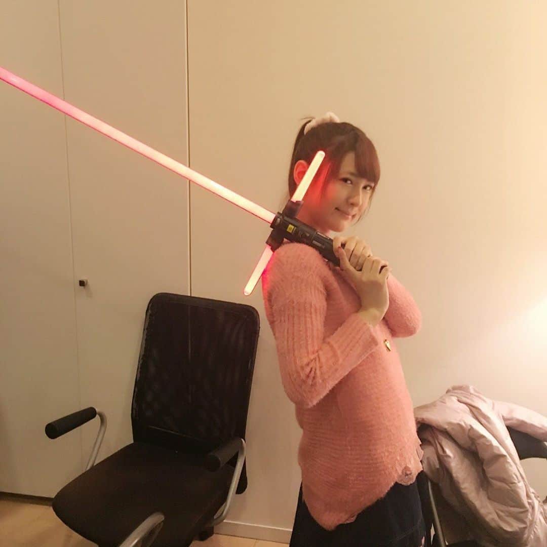 椿姫彩菜のインスタグラム：「#スターウォーズ  #starwarstheriseofskywalker  最速見てきたああああああああ！！！ スターウォーズはそんなガチ勢じゃないけど一通り見てるマン！見てみて昔撮ったドヤ顔😍💓💓 ポーなんかかっこいいんだよなあ・・・ そいやなんかレンてロキ的な可愛さあるよね、うん。」