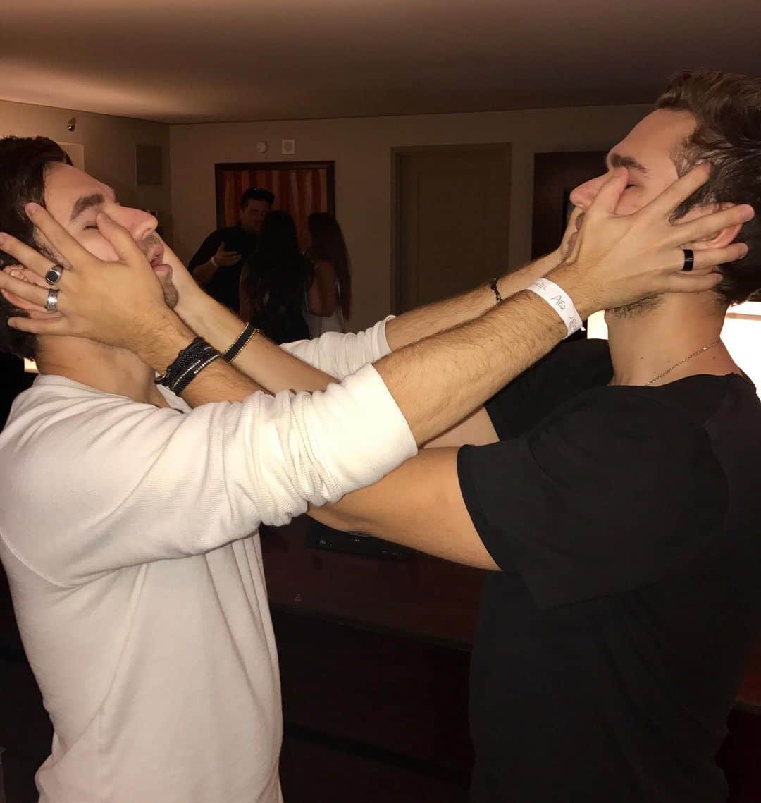 ゼッドのインスタグラム：「Cause you are the piece of me, I wish I didn’t need.  Happy birthday @arkadimusic! ❤️」