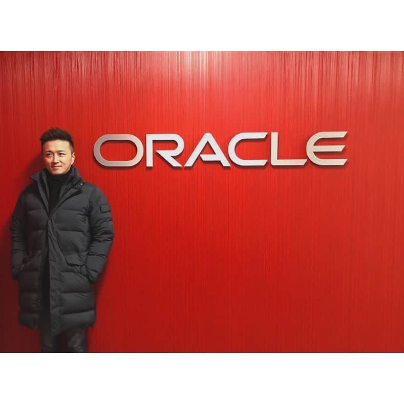 チン・テヒョンさんのインスタグラム写真 - (チン・テヒョンInstagram)「막내  제수씨같은 여동생 직장 오라클 방문 해마다 회사 옮기면 미국 회사들 다 구경하겠네 디자이너 @hellominhye 감사  #시애틀 #seattle #오라클 #oracle #여행 #기념사진」12月20日 3時17分 - taihyun_zin