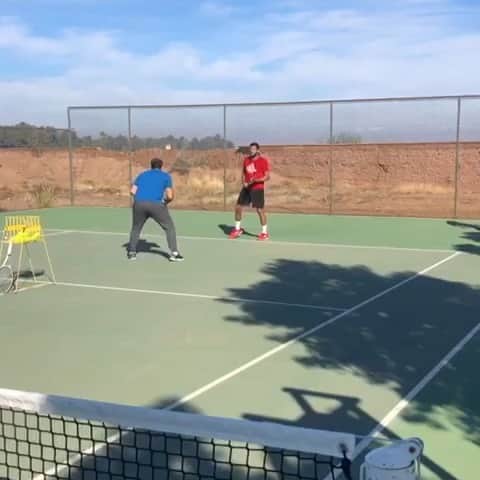ジョー＝ウィルフリード・ツォンガのインスタグラム：「Hit the ball ! 🎾💥 #tsongateam #training #marrakech🇲🇦 #allinacademy」