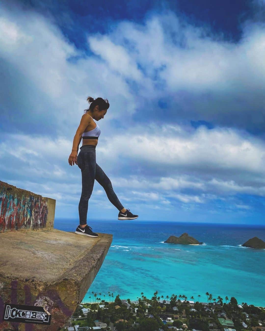 のインスタグラム：「わ〜〜〜い🧚🏻‍♀️👋 #風が強くて腰が引けてる #lanikai #lanikaipillbox #めっちゃ人増えてた #絶景 #絶叫 #breathtaking #ラニカイ #trail #hawaii」