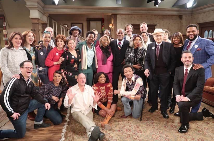 マリサ・トメイさんのインスタグラム写真 - (マリサ・トメイInstagram)「Much love to the entire crew and cast!  #LiveInFrontOfAStudioAudience #AllInTheFamily #GoodTimes」12月20日 4時05分 - marisatomei