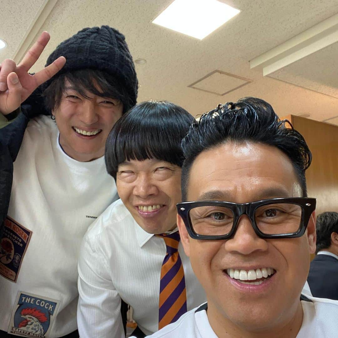 宮川大輔さんのインスタグラム写真 - (宮川大輔Instagram)「#炎の体育会TV #いやー楽しかったし #ゲストも豪華 #隠しゲストも凄い！ #上地雄輔 #蛍原徹 #楽屋でパシャり #年末年始 #是非是非ご覧くださいませ！」12月19日 19時12分 - miyagawadai