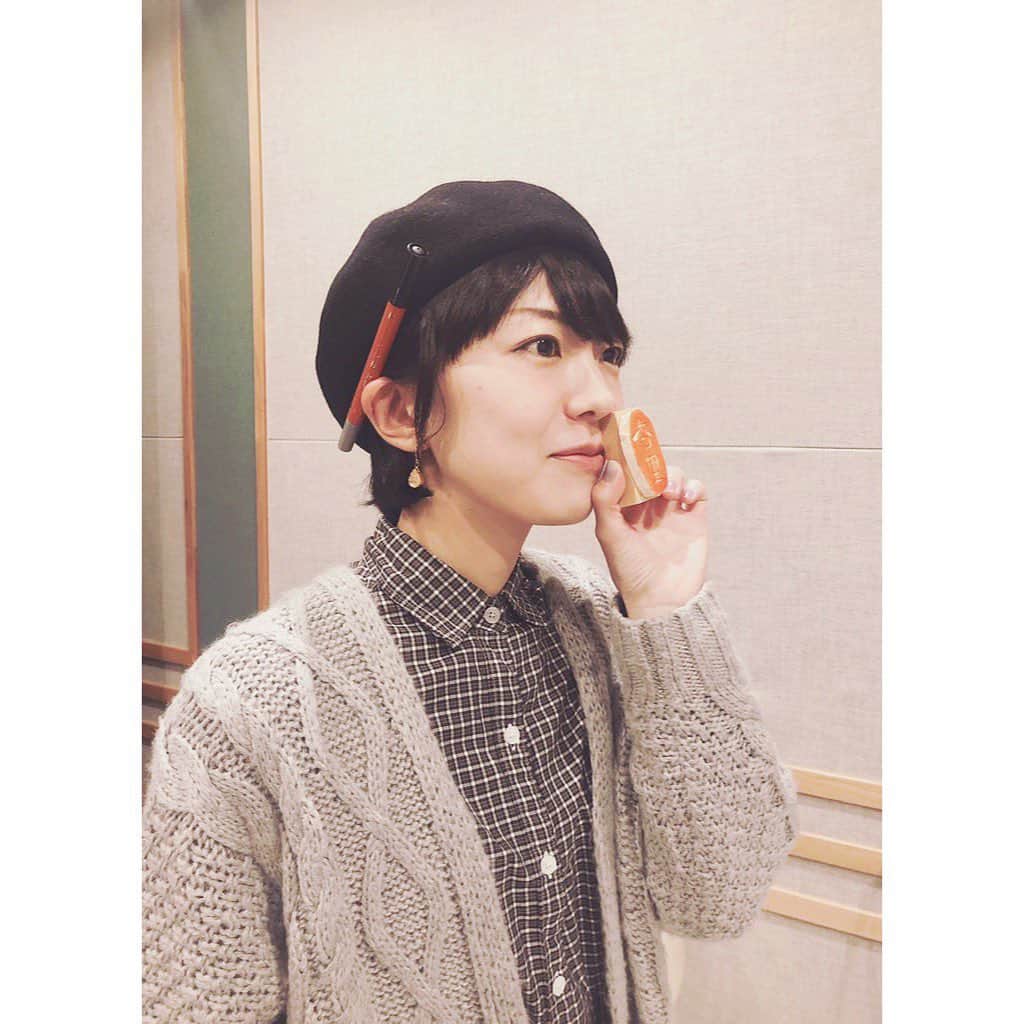 熊木杏里のインスタグラム：「長寿番組となってきました HBCラジオ熊木杏里「夢のある喫茶店」(760回目を収録) ありがとうございます。 来年は、新たな試みも？ ラジオならではの楽しさと 音楽とお話をお届けして行きたいと思います。 ゲストも時にご来店☕️ 今年も僅かですが どうぞよろしくお願いします。 #熊木杏里  #HBCラジオ #夢のある喫茶店 newalbum  #人と時」