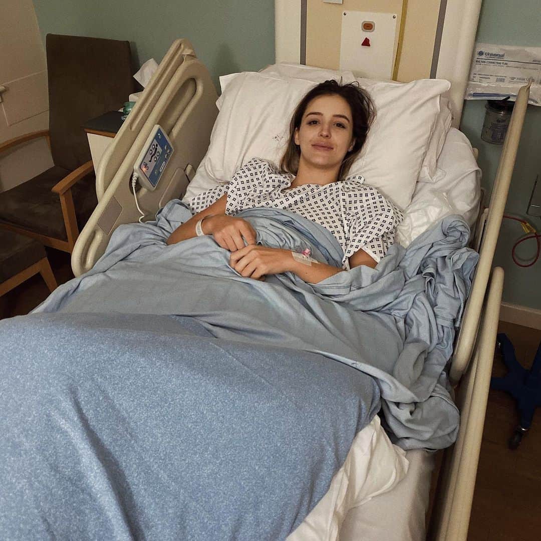 ローラ・ロブソンのインスタグラム：「One more op for luck... After months of struggling through all the rehab and treatments available, a decision was made this week to have another hip surgery & try fix the pain for good. Very much hope to be back on court soon but in the meantime I can’t wait to walk my dog without limping. Small victories 💕」
