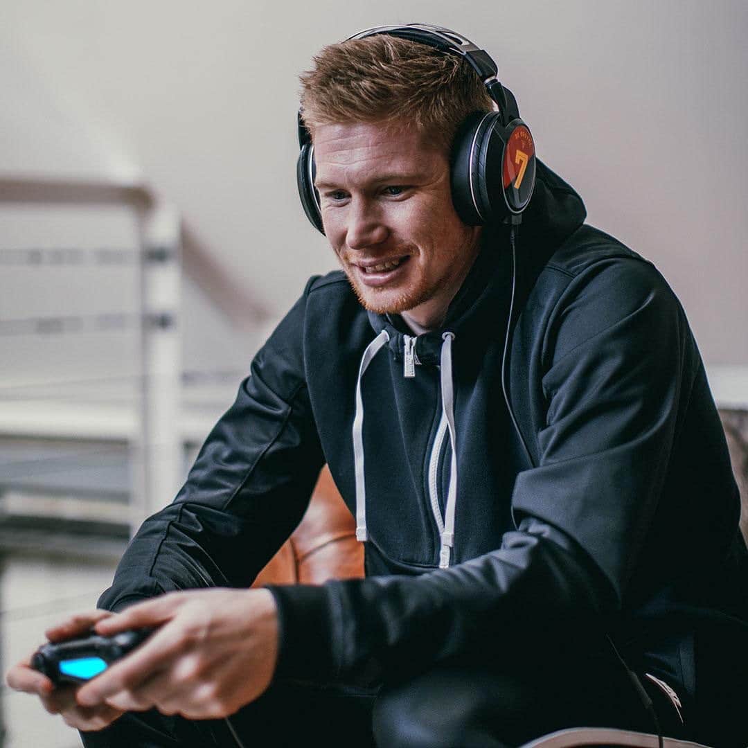 ケヴィン・デ・ブライネのインスタグラム：「To be the best, you have to play with the best, that's why I’ve partnered with @TurtleBeach! 🎧 Hear everything with #TeamTB. Who’s up for a game?」