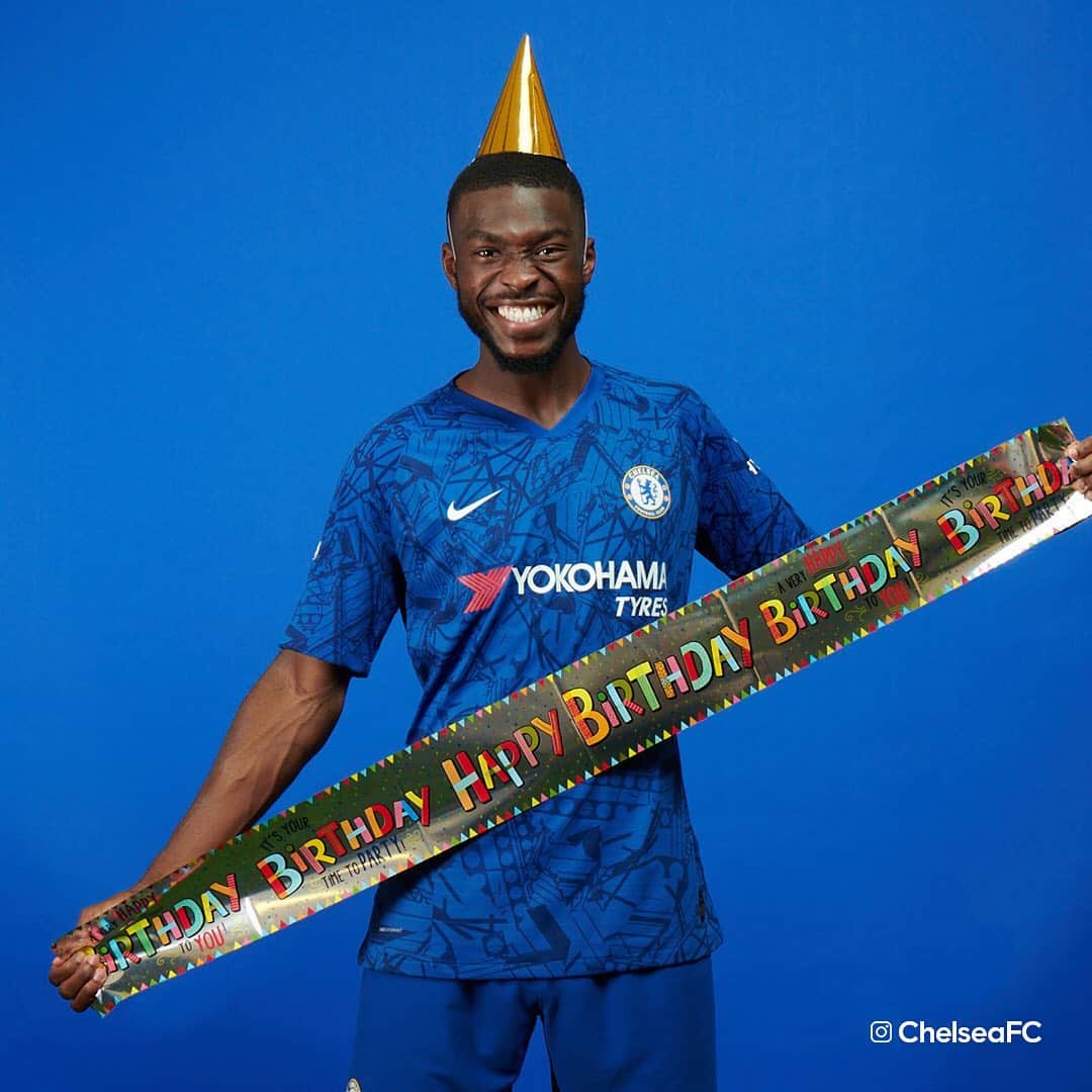 チェルシーFCさんのインスタグラム写真 - (チェルシーFCInstagram)「It’s @FikayoTomori’s birthday! Have a great day, Fik! 🥳 #CFC #Chelsea」12月19日 19時38分 - chelseafc