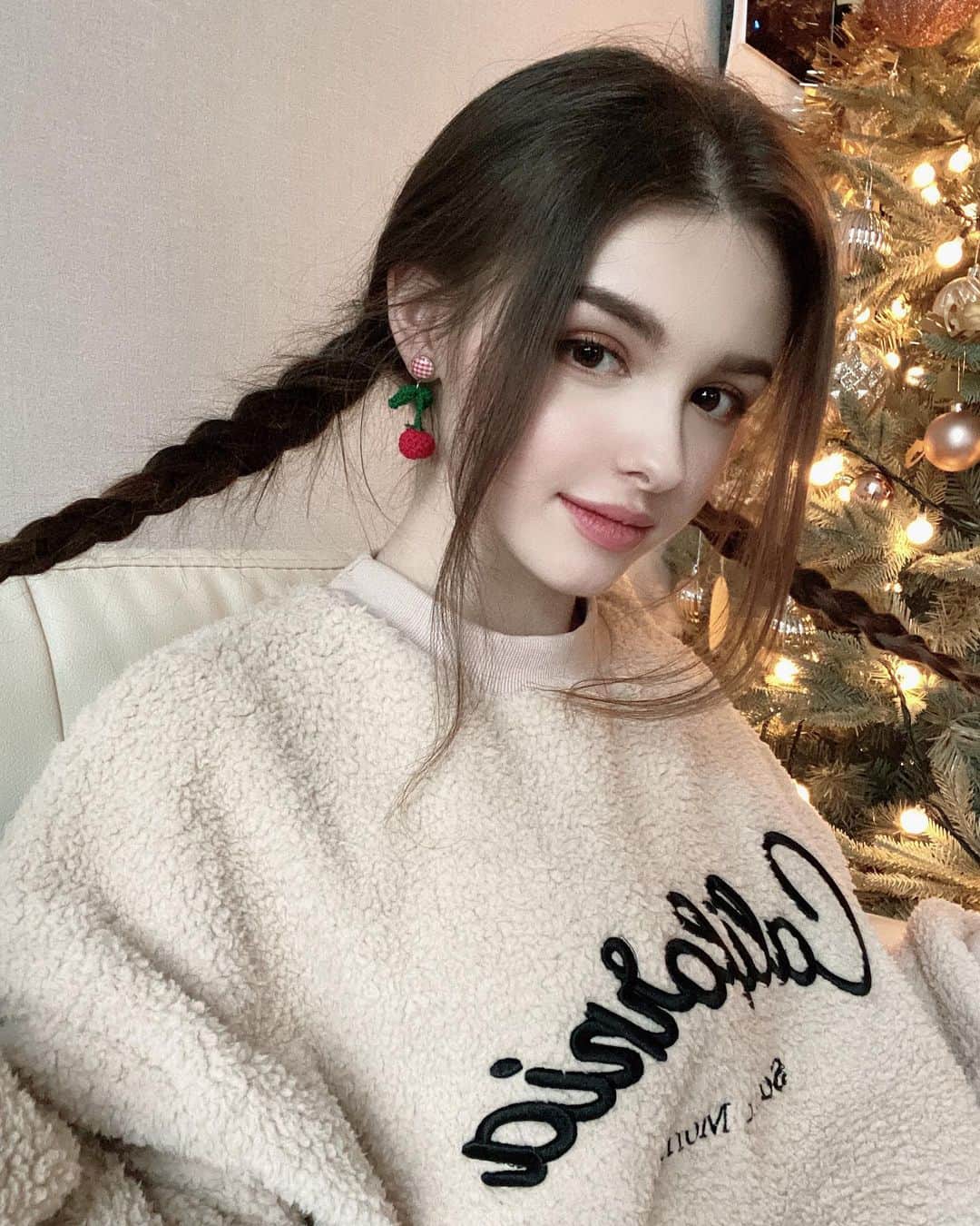 Elina 엘리나 (エリナ) さんのインスタグラム写真 - (Elina 엘리나 (エリナ) Instagram)「Christmas is coming soon! What is your plans for Christmas?🎄 다들 크리스마스 준비 하고 있어요ㅎㅎ?」12月19日 19時39分 - elina_4_22