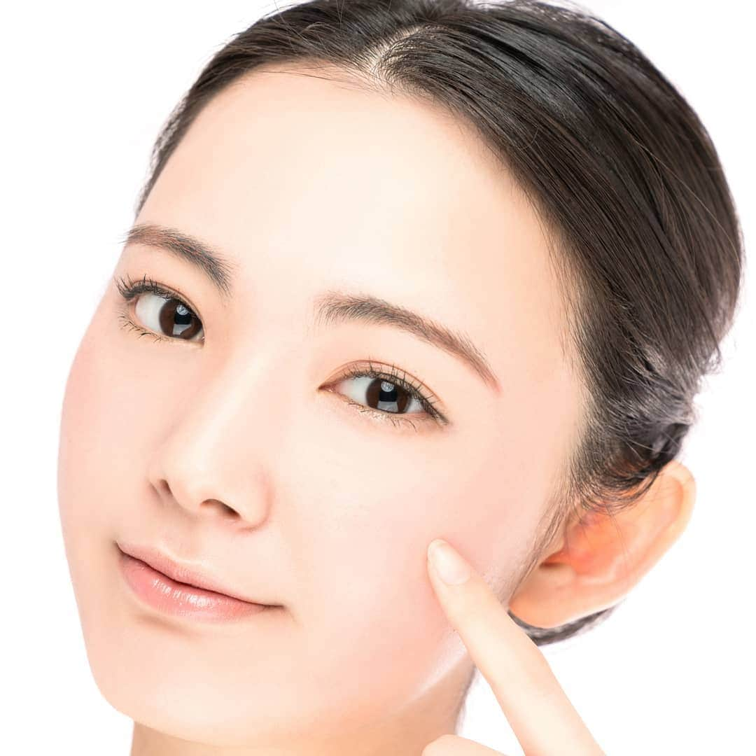 EyelashONEさんのインスタグラム写真 - (EyelashONEInstagram)「【目尻しわとまつげ両方ケア】 . 愛用者様の声を 紹介させていただきます。 . 「目尻乾燥ケアと 一緒にまつげもお手入れできる 美容液ないかな」 . と、探しついたのがこちらです。 . ３ヶ月使用。 . 目尻しわもすぐ潤い、 まつげ長くハリコシがでました！ . 一石二鳥です。 . @eyelash_one_official #アイラッシュワン#アイラッシュ#まつ育美容液#まつ毛美容液#まつげ美容液#つけまつ毛#つけまつげ#まつ育#まつ育中#まつエク#マツエク#マツエクサロン#まつエク卒業#まつ毛#まつげ#まつ毛育毛剤#まつげエクステ#まつ毛カール#まつげパーマ#まつ毛パーマ#まぶた#目元#目元エステ#目元ケア#目元メイク#チップタイプ#美容液#まつ毛美容液すごい#まつげ美容液おすすめ#まつげ美人」12月19日 19時35分 - eyelash_one_official