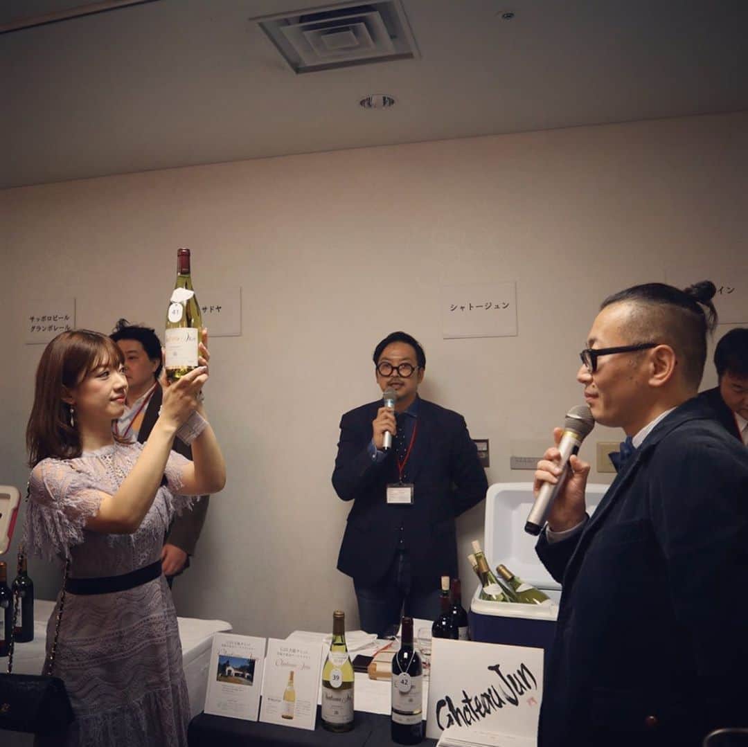 ひぐち君さんのインスタグラム写真 - (ひぐち君Instagram)「日本のワインを愛する会にて「令和元年を寿ぐ忘年会〜年忘れワインを飲めば時忘れ〜」を開催させていただきました🍷 ご参加いただいた皆さま、ワイナリーの皆さま、チーズプロフェッショナル協会の皆さま、ありがとうございました🙇 2020年もよろしくお願いいたします。 #日本のワインを愛する会  https://jpwine.jp/ #チーズプロフェッショナル協会 #日本ワイン　🇯🇵 #秋保ワイナリー  #ウォーターヴァレー #エーデルワイン #オードリーファーム #月山ワイン山ぶどう研究所  #キャメルファーム #グランポレール #ココファームワイナリー  #サドヤ #サントネージュ #シャトージュン #秩父ワイン #中央葡萄酒  #ドメーヌスリエ #原茂ワイン  #ぼんじゅーる農園  #cfabackyardwinery  #横浜ワイナリー アグリコア越後ワイナリー 朝日町ワイン 安心院葡萄酒工房 アルカンヴィーニュ ヴィラデストワイナリー 岩手くずまきワイン 岩の原葡萄園 楠ワイナリー くらむぼんワイン サントリー 高畠ワイナリー 島根ワイナリー シャトレーゼベルフォーレワイナリー 大和葡萄酒 北海道ワイン マンズワイン #japanesewine #vinjaponais #japanesecheese  #tokyo #霞ヶ関  #東海大学校友会館 #霞が関ビル」12月19日 19時36分 - higehiguchi
