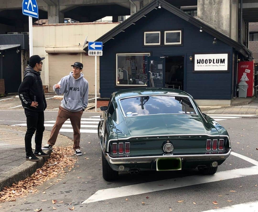 伊藤準規のインスタグラム：「HOODLUM🔥 #hoodlum#愛知県#豊田市 #porkchop#evilact#hatchet 購入。 #mustang#マスタング #wtaps #wtvua #wtaps_dailypics #neighborhood #nbhd #newbalance #vans」
