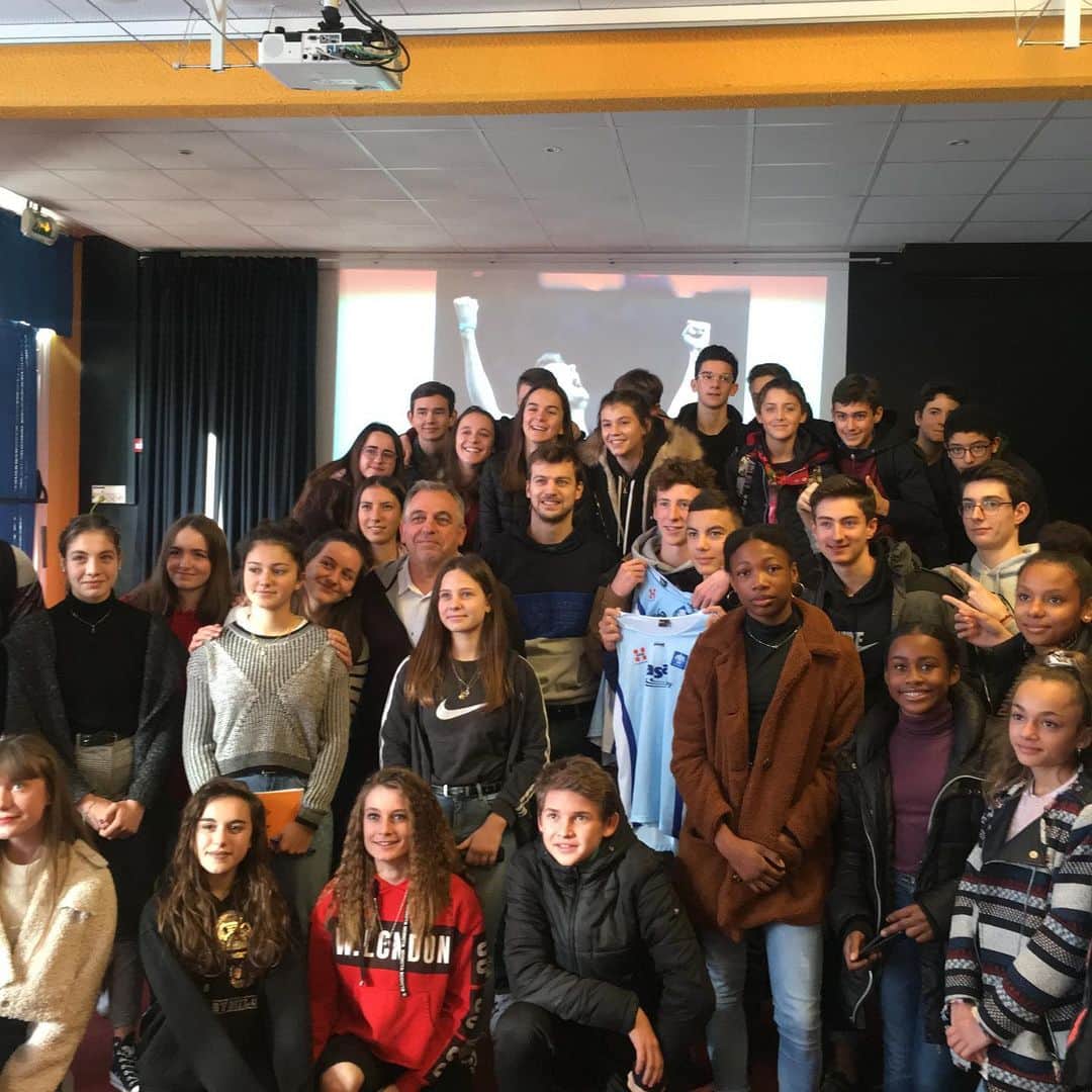 クリストフ・ルメートルのインスタグラム：「Bon moment d’échange avec les sections sport étude du lycée du Bugey et du collège de Belley. Les thèmes abordés étaient sur la conciliation du sport et des études, mes souvenirs sportifs et de répondre à leurs questions. #momentdechange #lycee #college #sportetude」