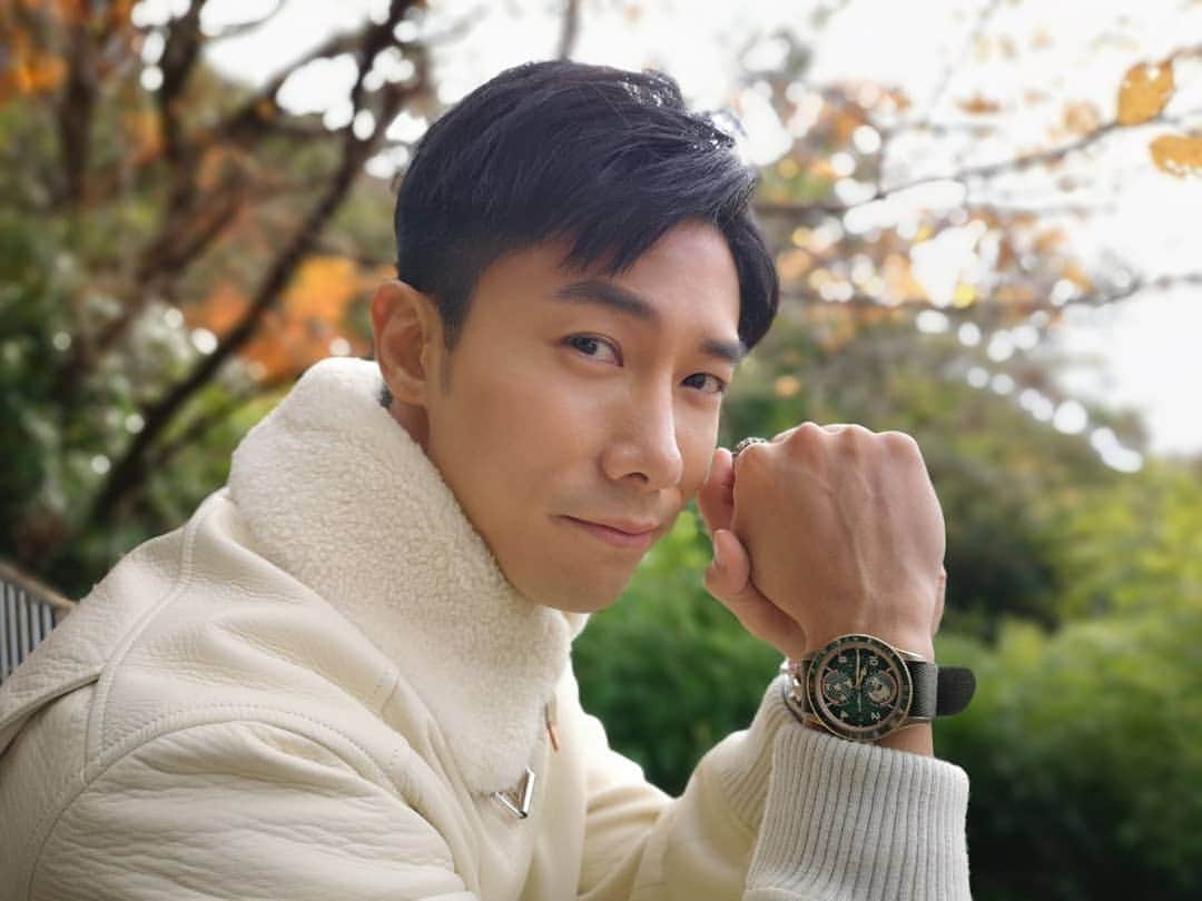 デスモンド・タンのインスタグラム：「Nature does not hurry, yet everything is accomplished, isn't it? Go with the flow, time will do the magic. ⏳」