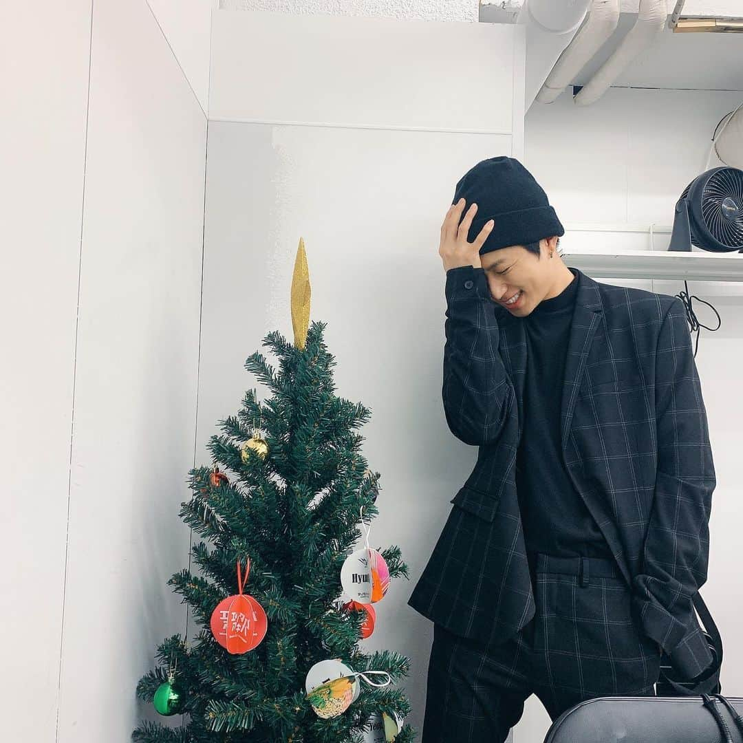 IN2ITさんのインスタグラム写真 - (IN2ITInstagram)「🤔🤔🤔 ㅤㅤ  ㅤㅤ #인투잇 #IN2IT #인투유 #IN2U #지안 #JIAHN #🤔」12月19日 20時08分 - official_in2it