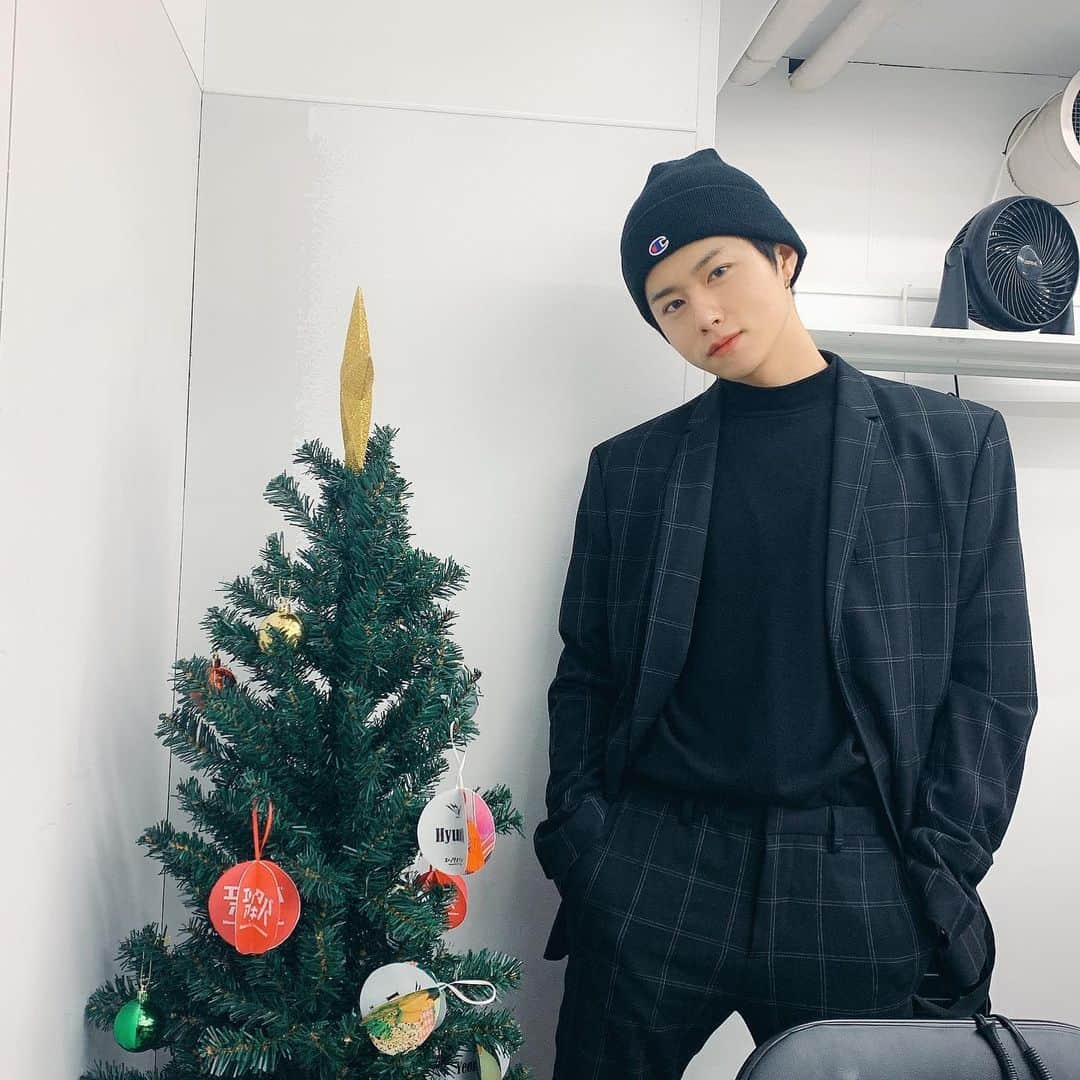 IN2ITさんのインスタグラム写真 - (IN2ITInstagram)「🤔🤔🤔 ㅤㅤ  ㅤㅤ #인투잇 #IN2IT #인투유 #IN2U #지안 #JIAHN #🤔」12月19日 20時08分 - official_in2it