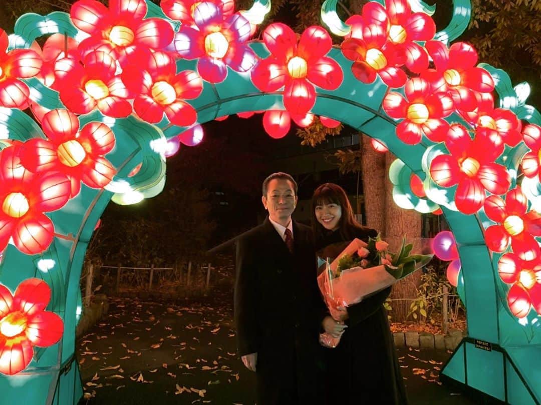 瀧本美織のインスタグラム：「相棒18 元日スペシャル ゲストで呼んでいただきました！ 新しい年の幕開けは「相棒」と共に✨ ぜひご覧くださいね💛 　#相棒#相棒18#右京さん#バックが#プリクラのフレームみたい」