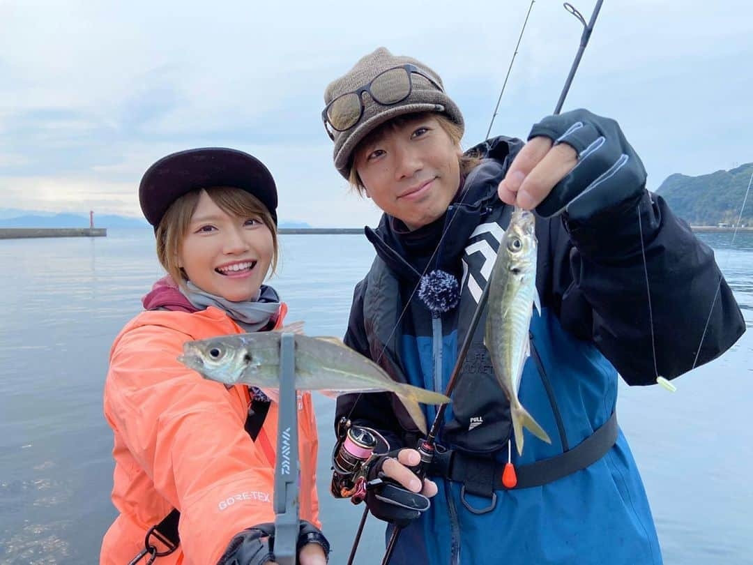 秋丸美帆さんのインスタグラム写真 - (秋丸美帆Instagram)「釣り時季ロケにて♩宗像大島、アジがあっついよー☺️それにしても、りんちゃんの女子力高すぎ笑！ . #kyushu #fukuoka #munakata #lurefishing #lure #sea #worldheritage #fishing #九州 #福岡 #宗像 #宗像大島 #世界遺産 #アジング #デイアジ #釣り時季 #海 #釣り #ルアーフィッシング」12月19日 20時18分 - mippy34