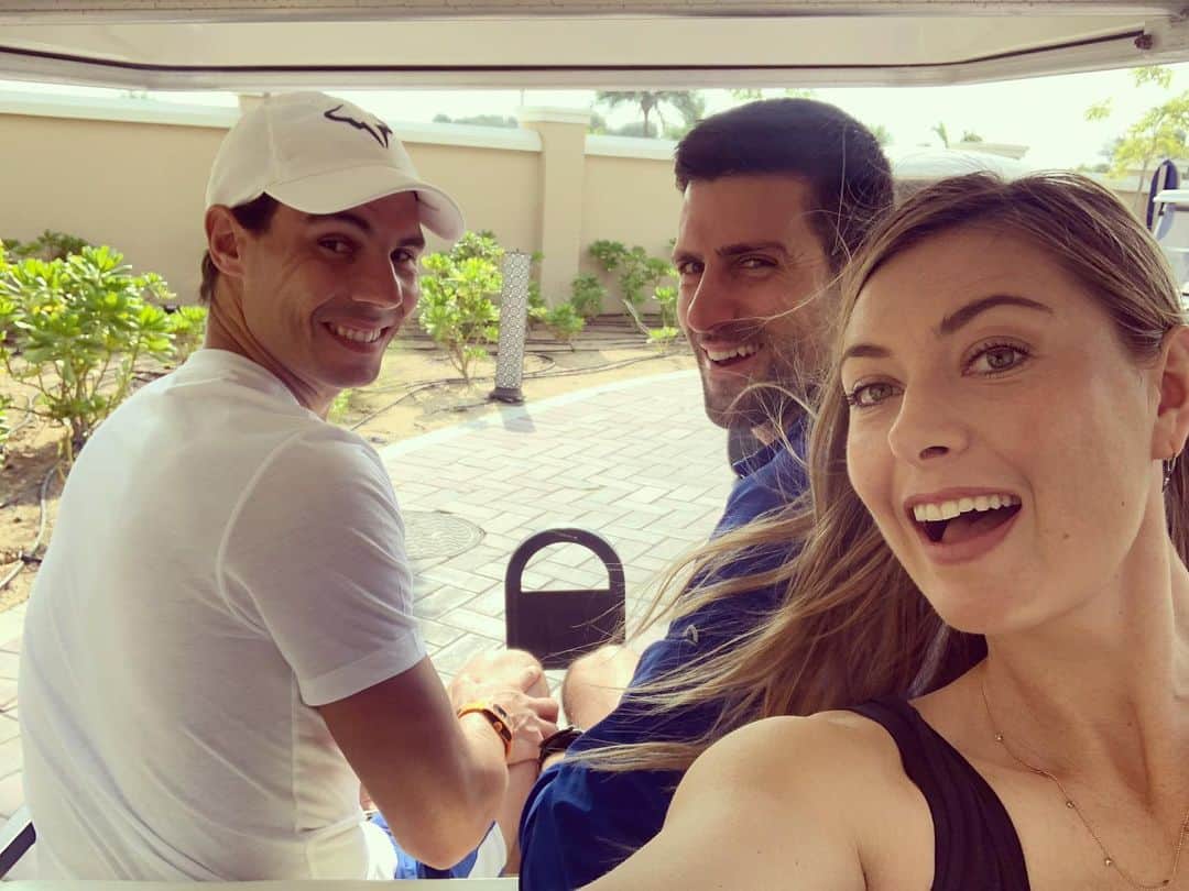 マリア・シャラポワのインスタグラム：「Golf Cart Karaoke with these two champs! 🤷🏼‍♀️👋🏼#AbuDhabi」